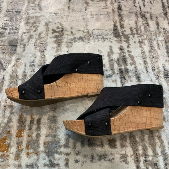 Lucky Brand - black wedge sandals - Picture 2 of 5